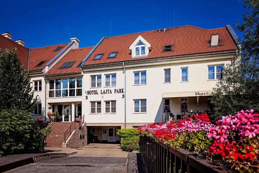 Hotel Lajta Park Mosonmagyarovar Luaran gambar