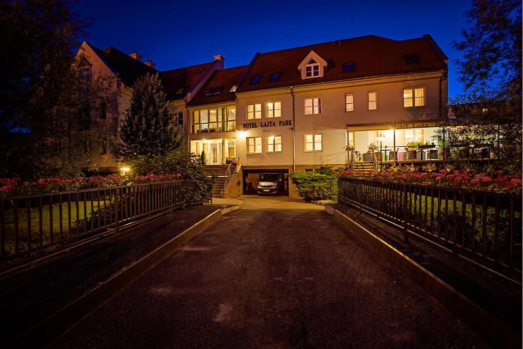 Hotel Lajta Park Mosonmagyarovar Luaran gambar